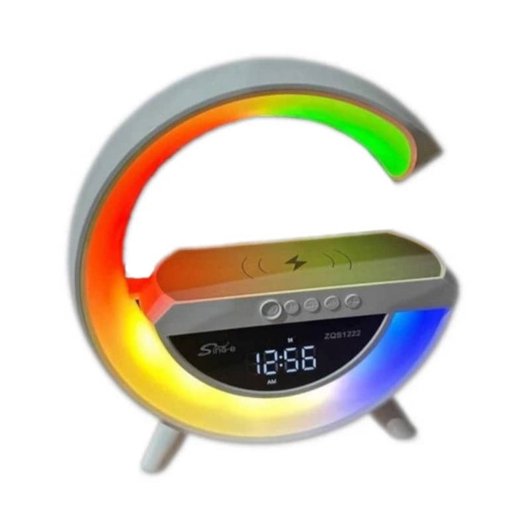 اسپیکر بلوتوثی zqs-1228 با نور خواب روشن روی میز چوبی