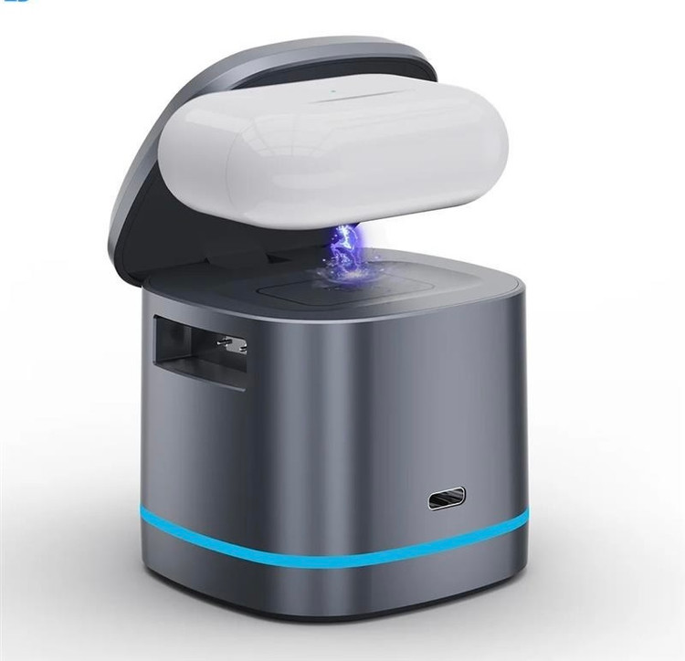 ایرپاد در حال شارژ روی قسمت هدفون شارژر بیسیم پاوا با ضمانت